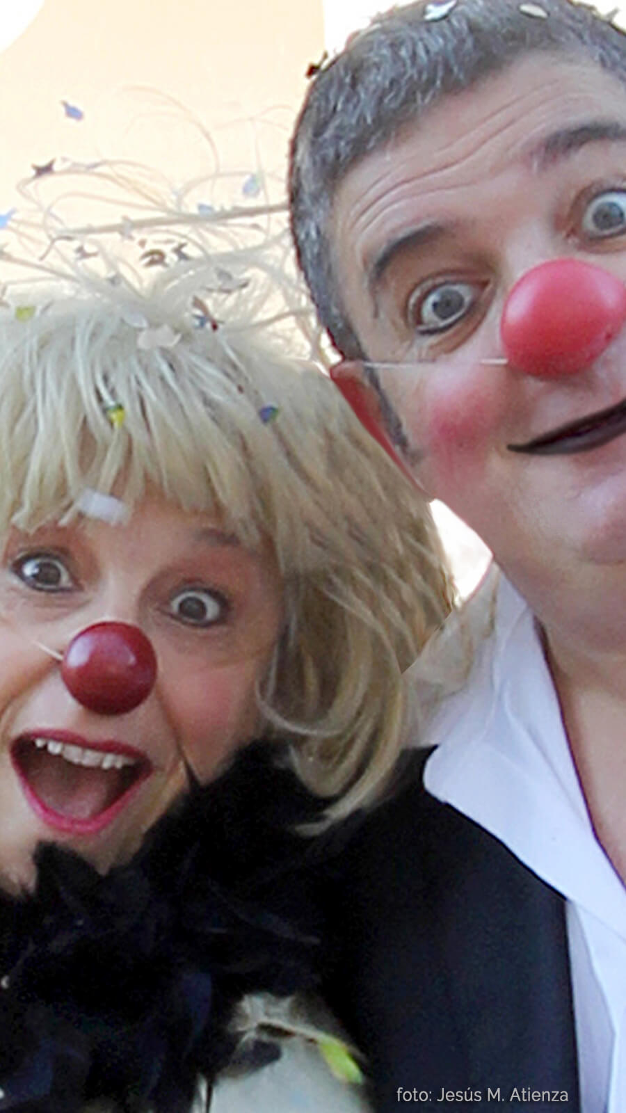 Caroline Dream y Alex Navarro caracterizados como payasos